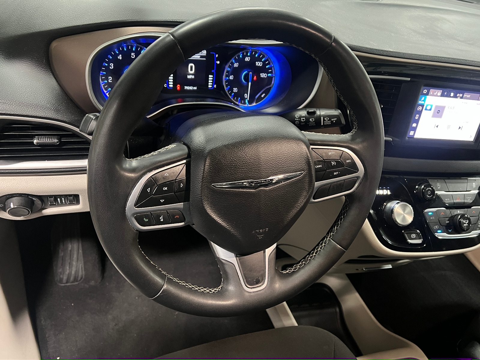 Thumbnail: 2023 Chrysler Voyager - 5