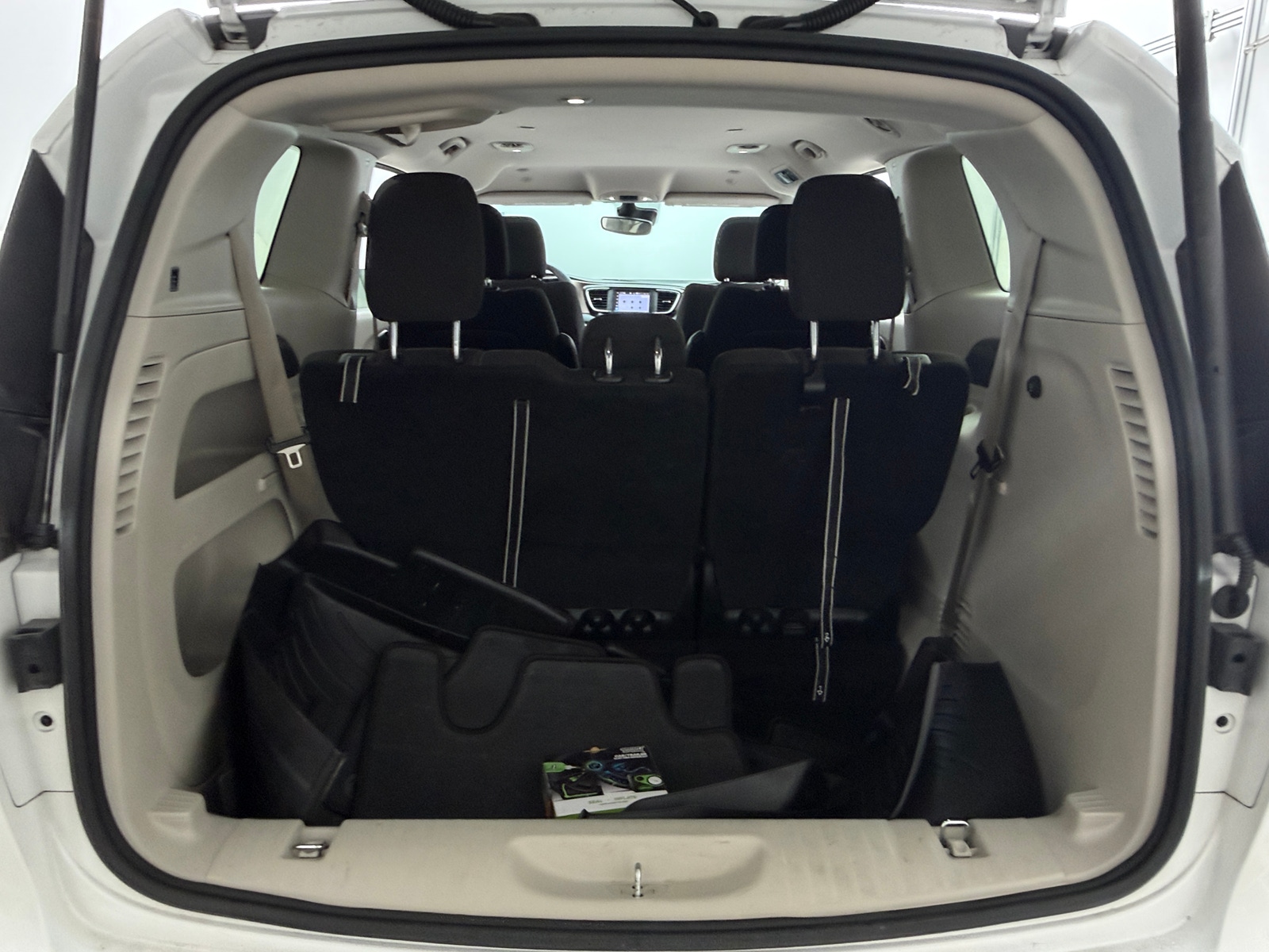 Thumbnail: 2023 Chrysler Voyager - 7