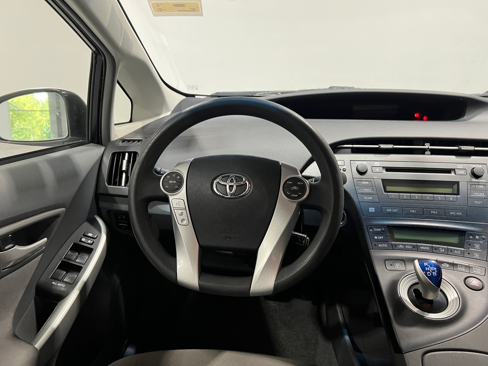 Thumbnail: 2011 Toyota Prius - 5