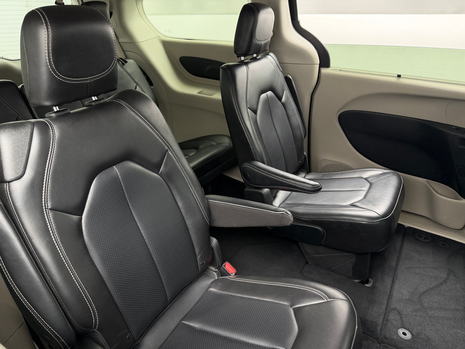 Thumbnail: 2023 Chrysler Pacifica - 5