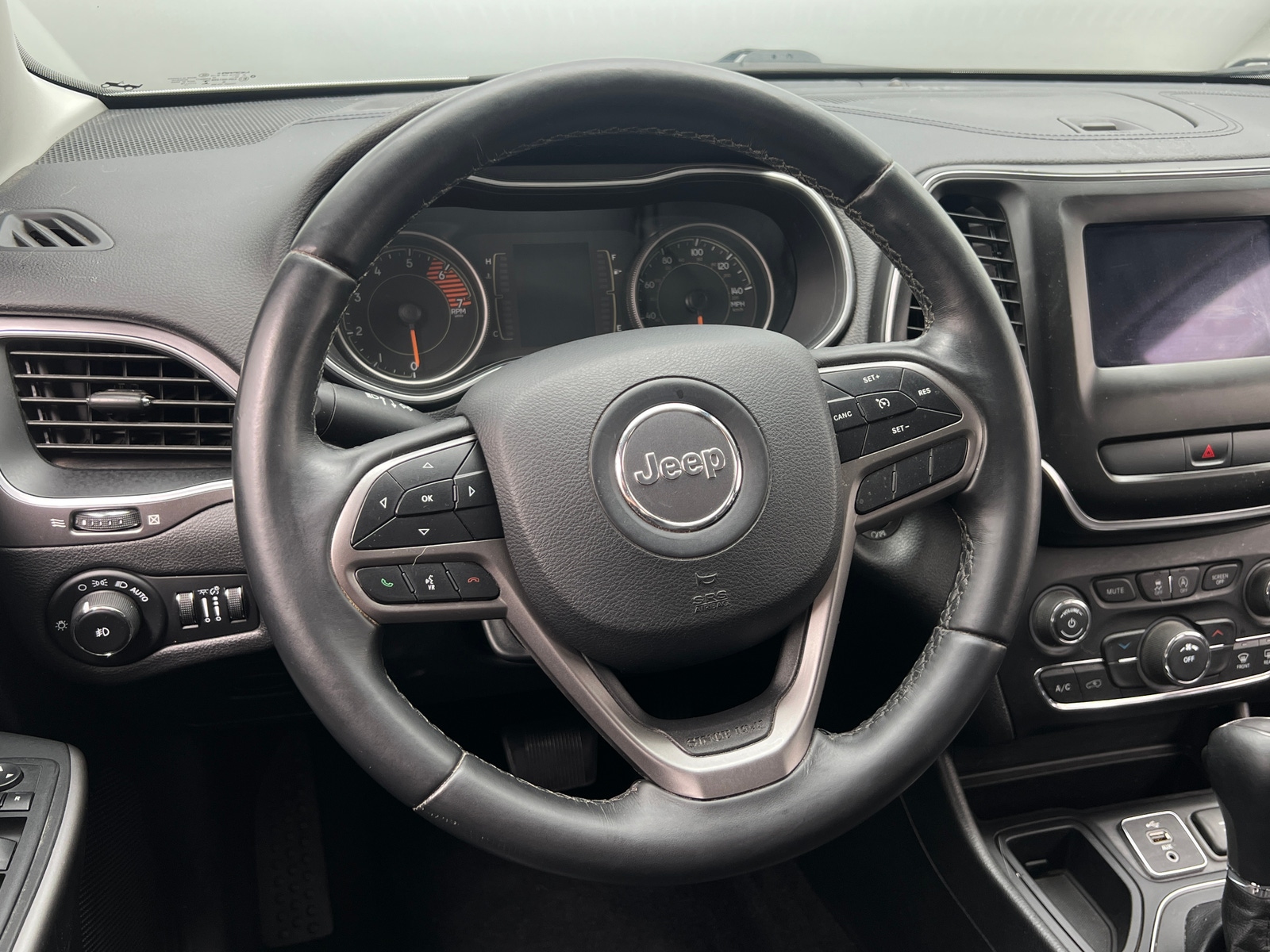 Thumbnail: 2019 Jeep Cherokee - 5