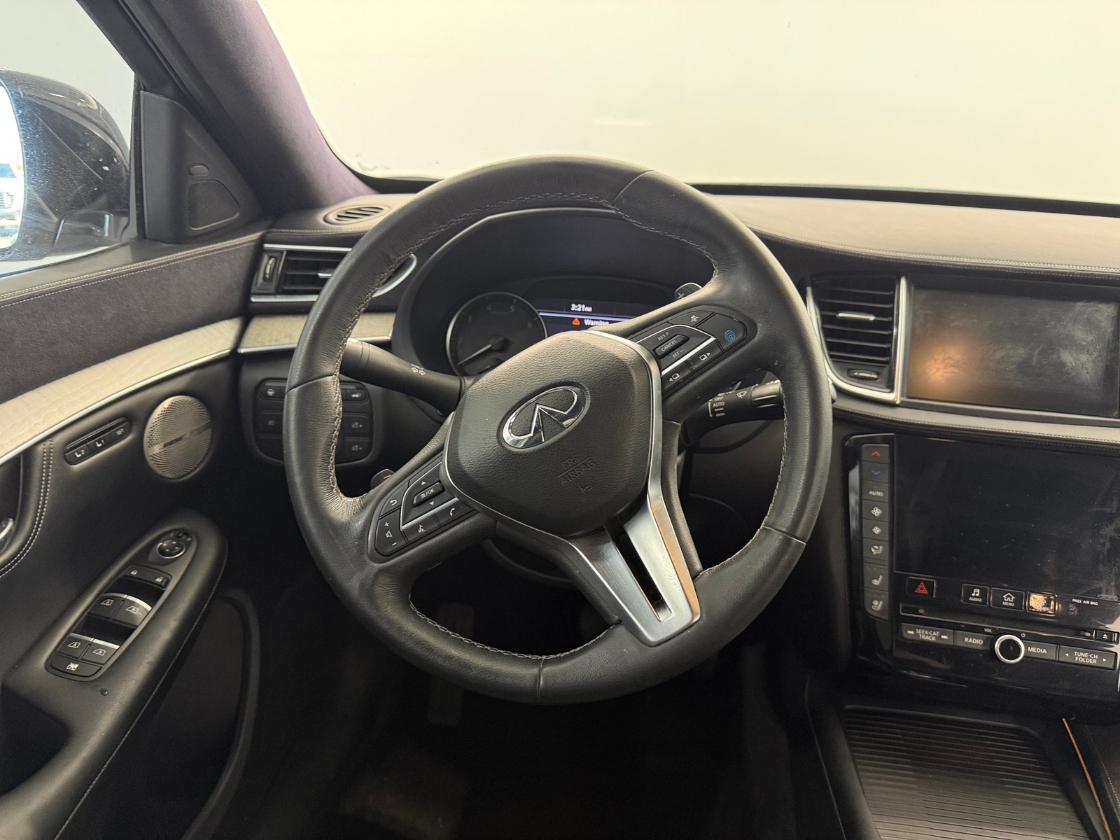 Thumbnail: 2019 INFINITI QX50 - 4