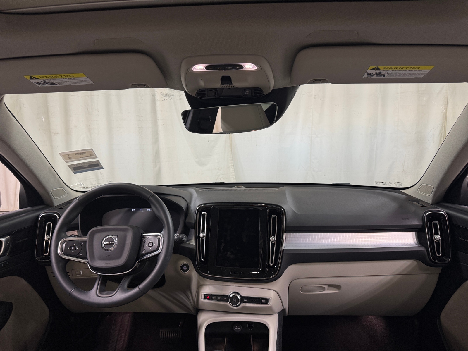 Thumbnail: 2022 Volvo XC40 - 2