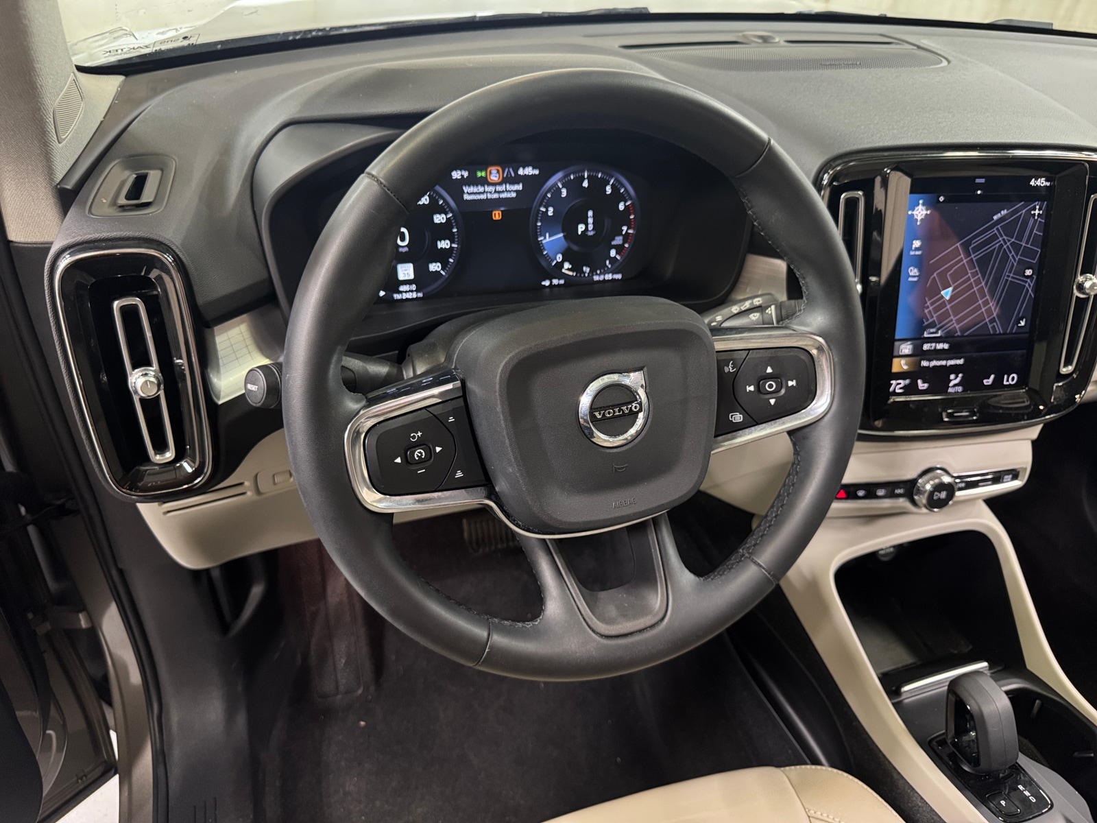 Thumbnail: 2022 Volvo XC40 - 4