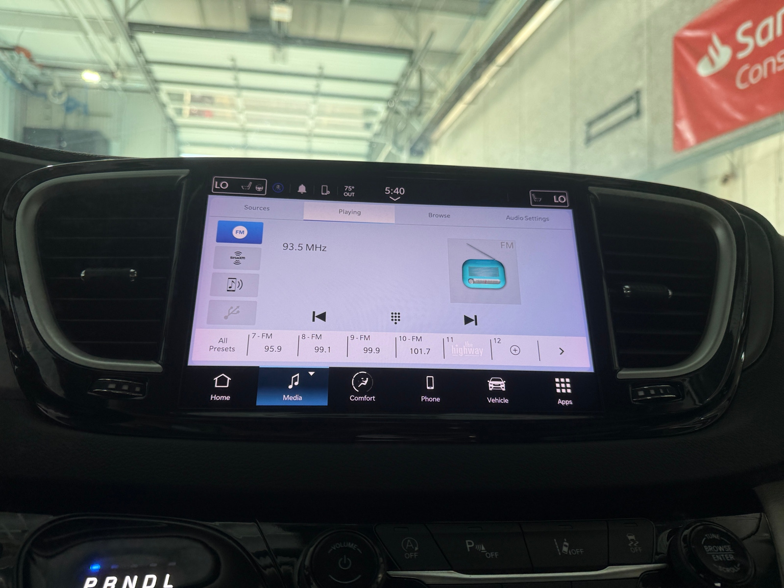Thumbnail: 2024 Chrysler Pacifica - 3