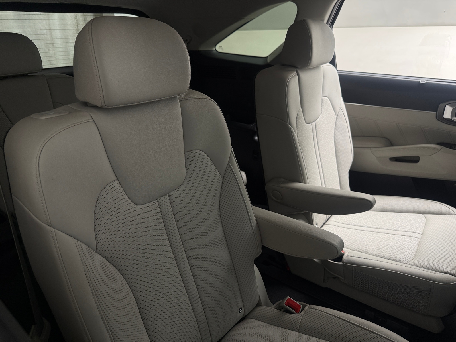 Thumbnail: 2023 Kia Sorento - 5