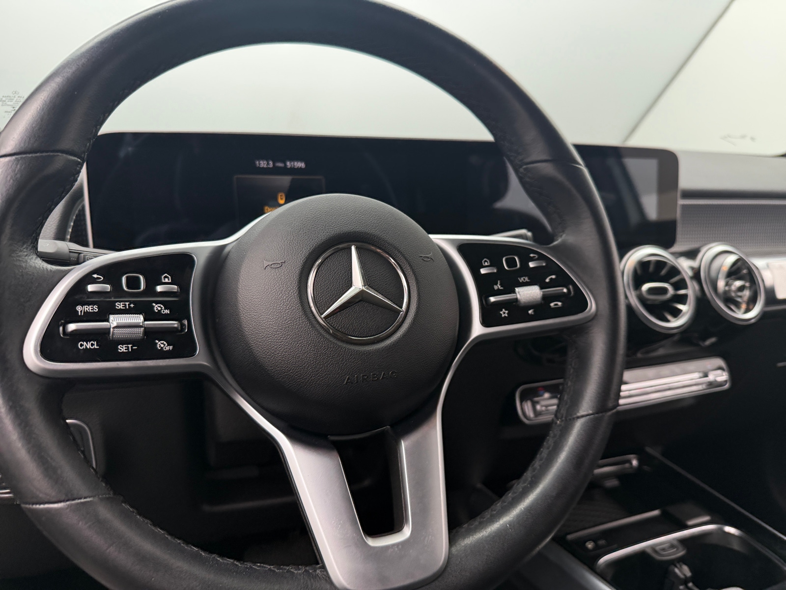 Thumbnail: 2021 Mercedes-Benz GLB - 4