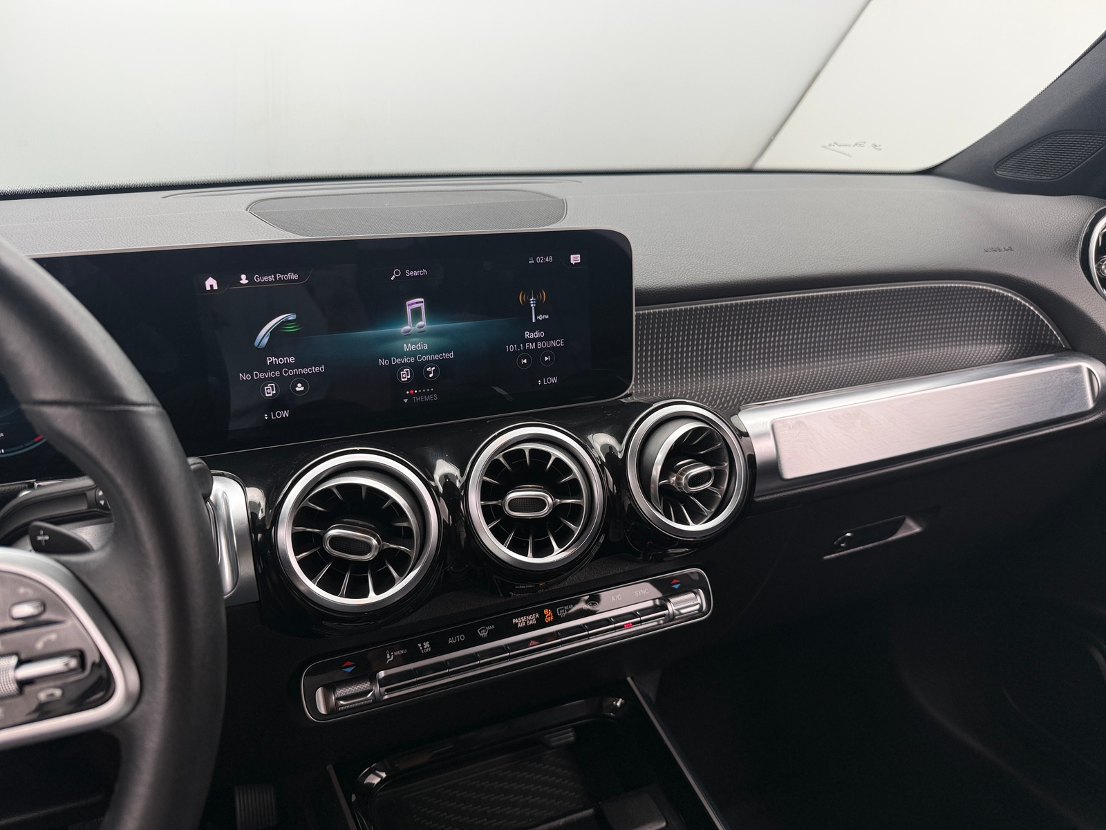 Thumbnail: 2021 Mercedes-Benz GLB - 3