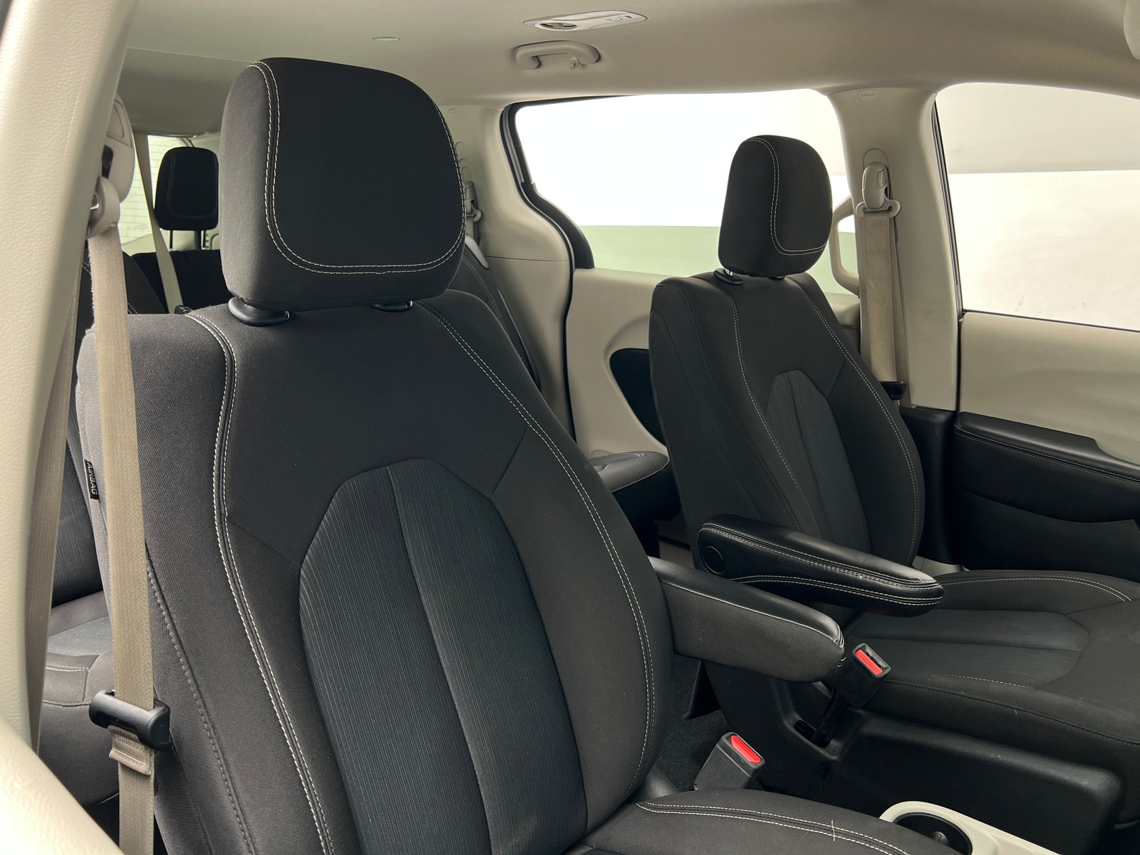Thumbnail: 2023 Chrysler Voyager - 2