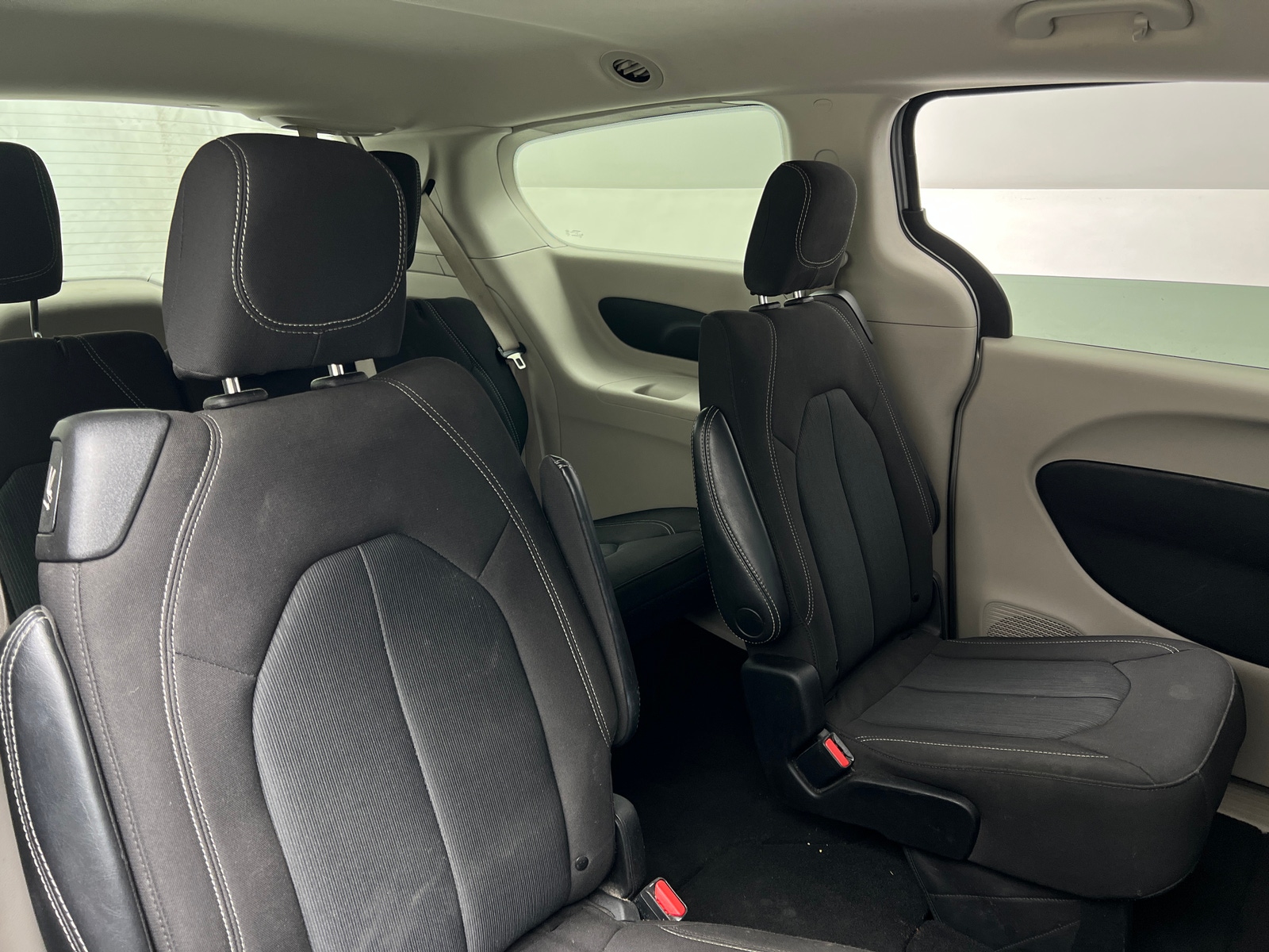 Thumbnail: 2023 Chrysler Voyager - 6
