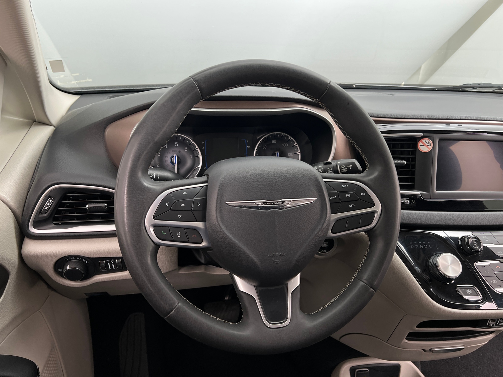 Thumbnail: 2023 Chrysler Voyager - 5