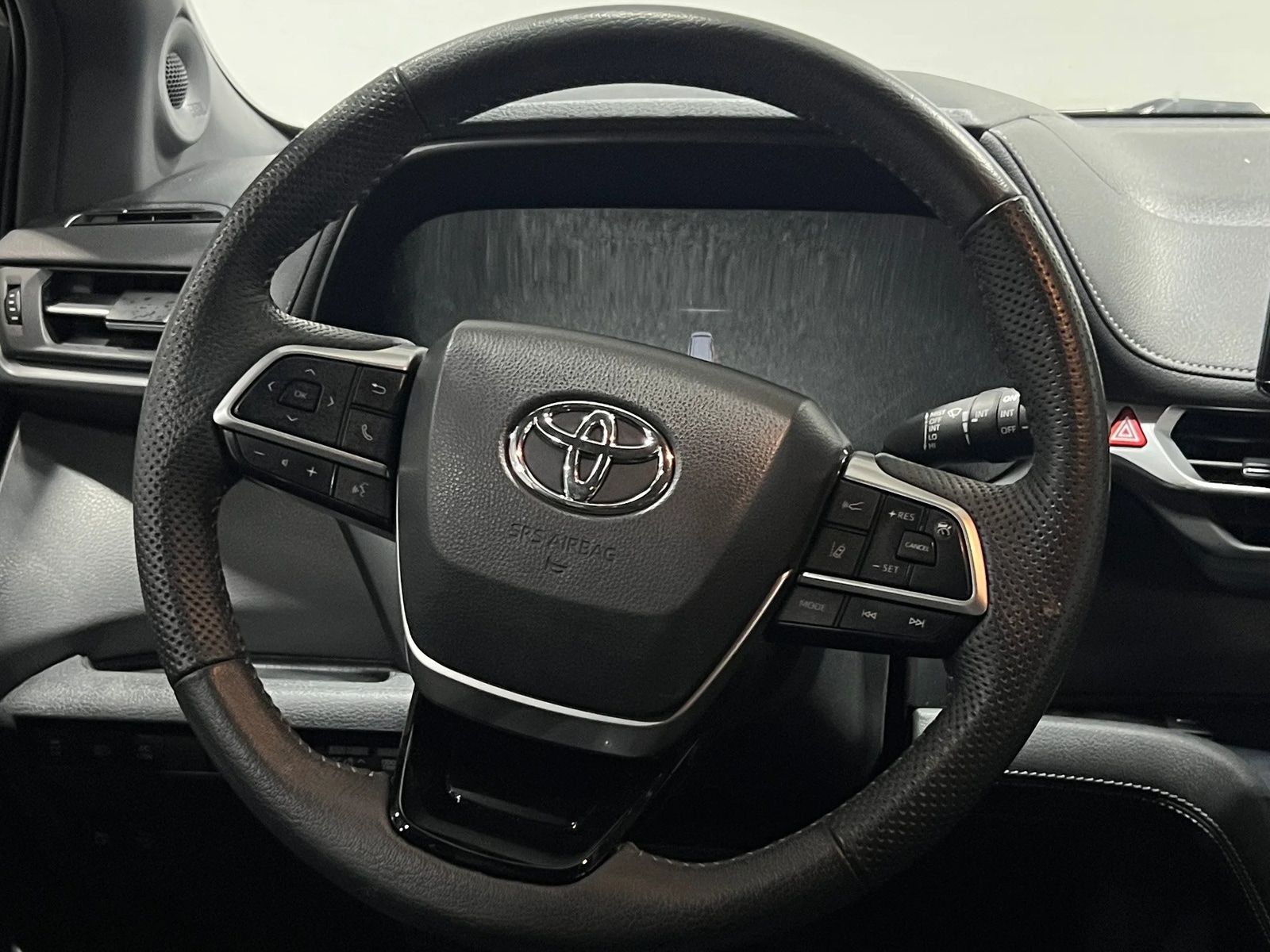 Thumbnail: 2023 Toyota Sienna - 4