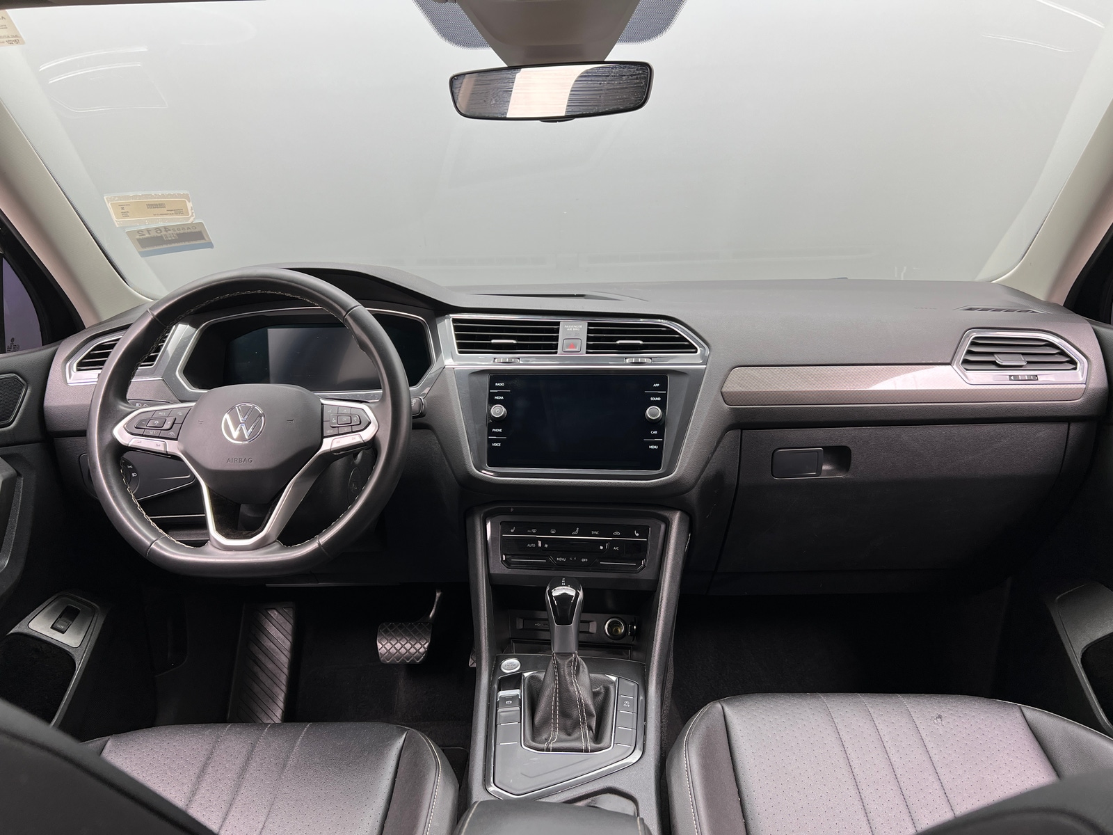 Thumbnail: 2022 Volkswagen Tiguan - 2