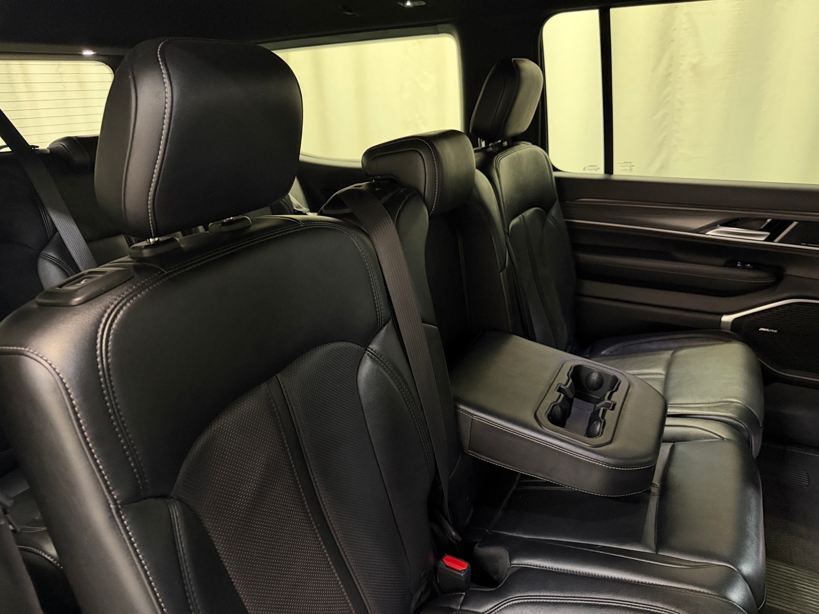 Thumbnail: 2024 Jeep Wagoneer - 5