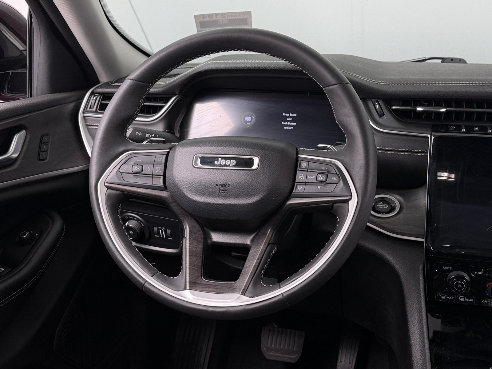 Thumbnail: 2023 Jeep Grand Cherokee L - 4