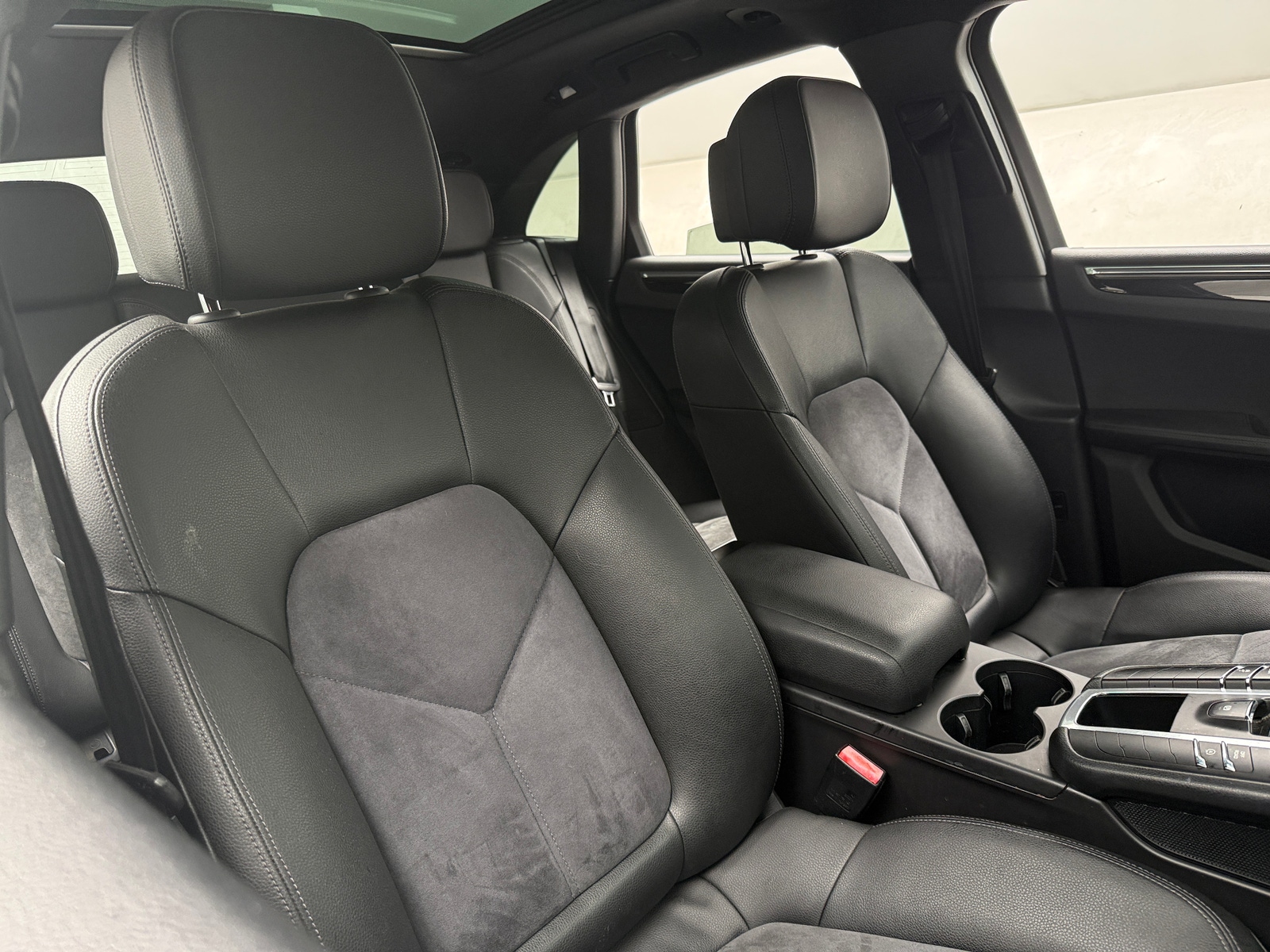 Thumbnail: 2015 Porsche Macan - 2