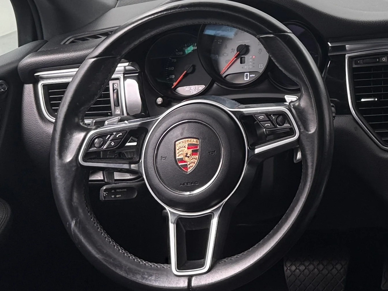 Thumbnail: 2015 Porsche Macan - 5