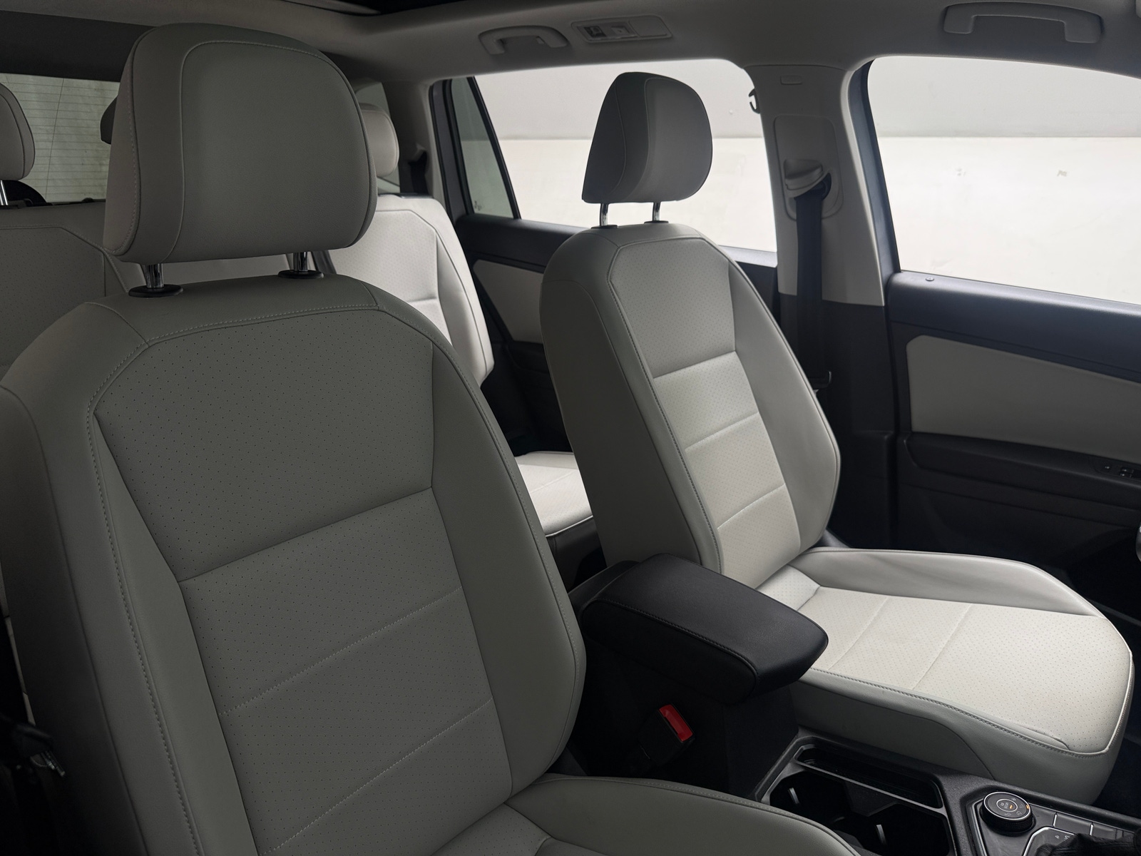 Thumbnail: 2020 Volkswagen Tiguan - 2