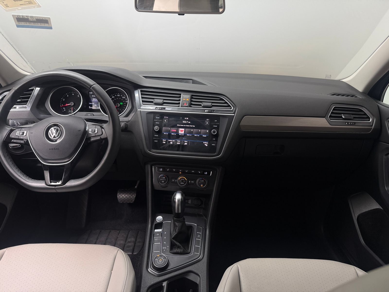 Thumbnail: 2020 Volkswagen Tiguan - 3