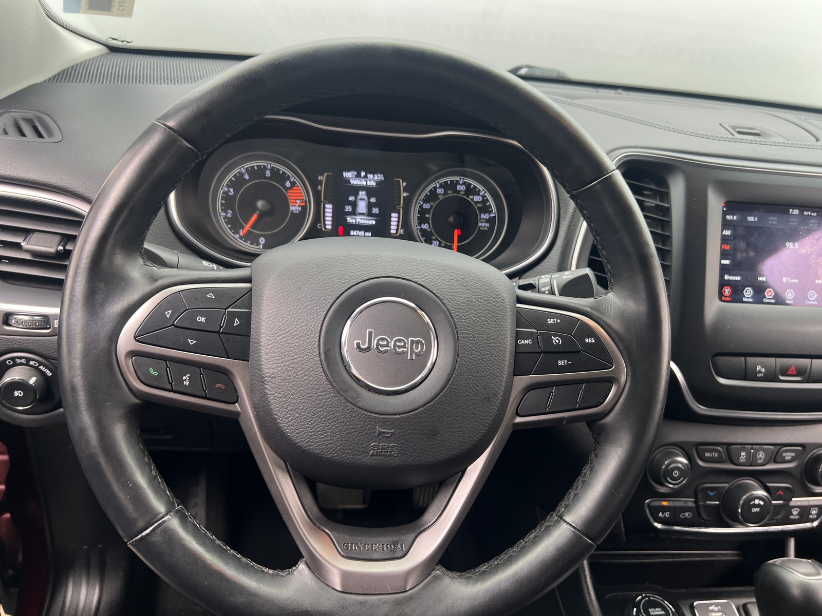 Thumbnail: 2019 Jeep Cherokee - 5