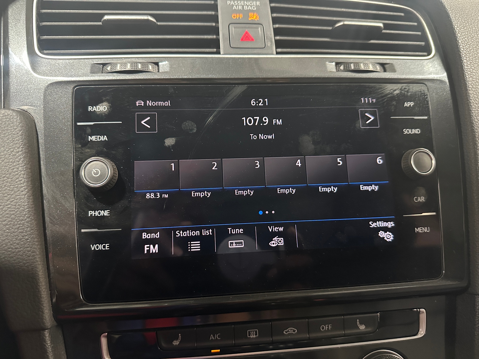 Thumbnail: 2019 Volkswagen Golf - 4