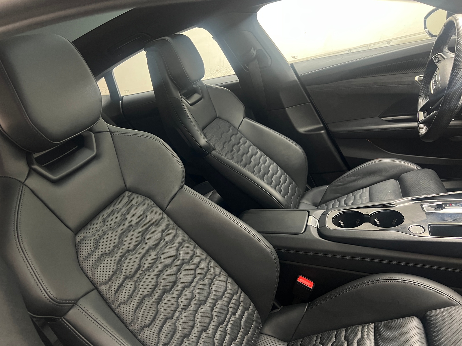 Thumbnail: 2024 Audi e-tron GT - 2