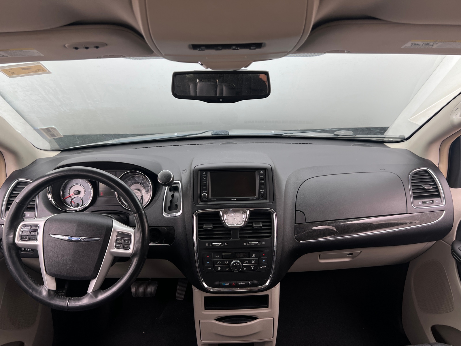 Thumbnail: 2014 Chrysler Town & Country - 2