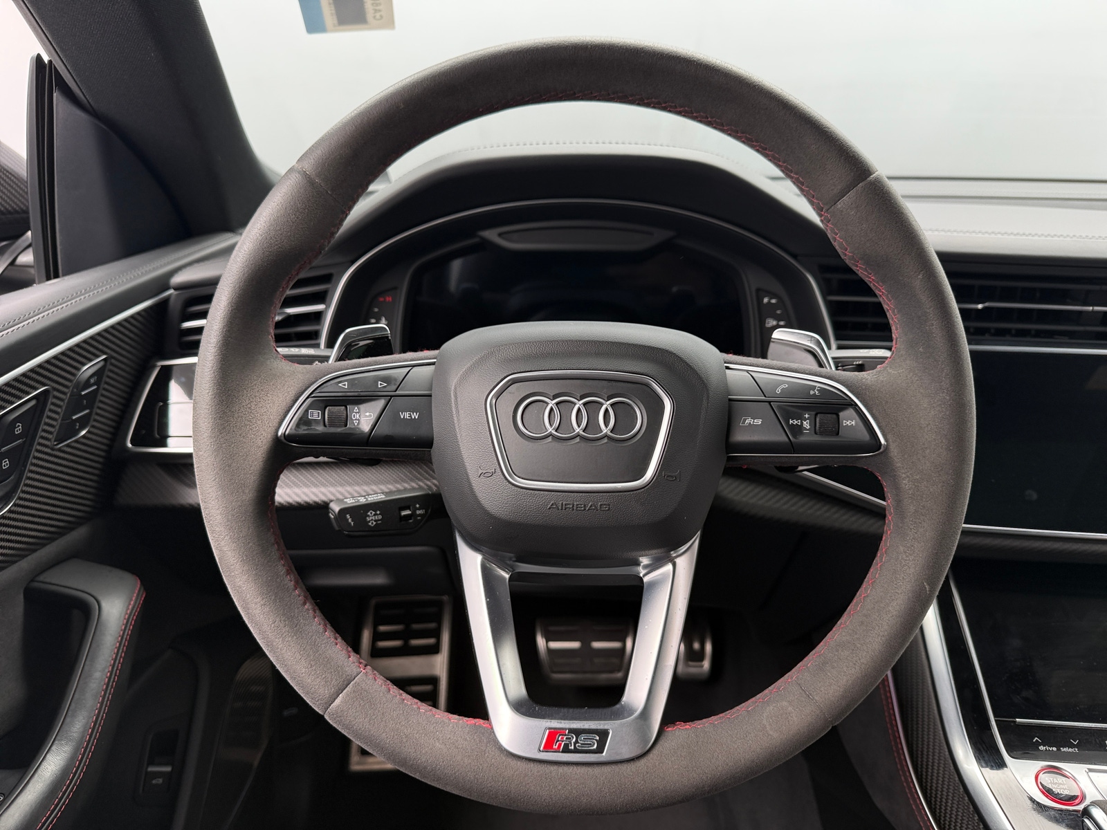 Thumbnail: 2022 Audi RS Q8 - 4
