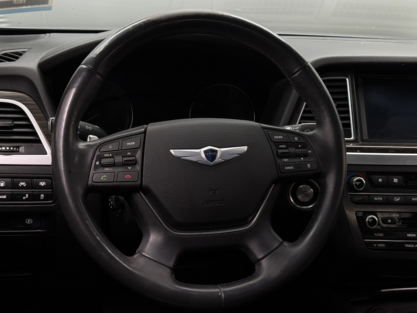 Thumbnail: 2015 Hyundai Genesis - 4