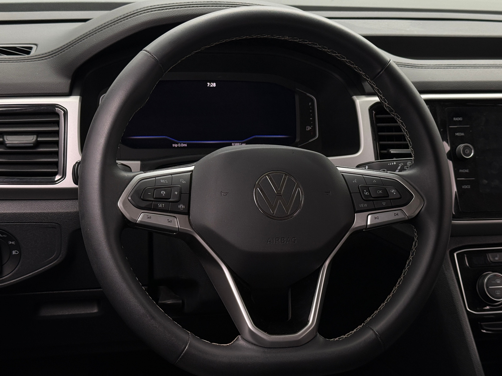 Thumbnail: 2022 Volkswagen Atlas - 4