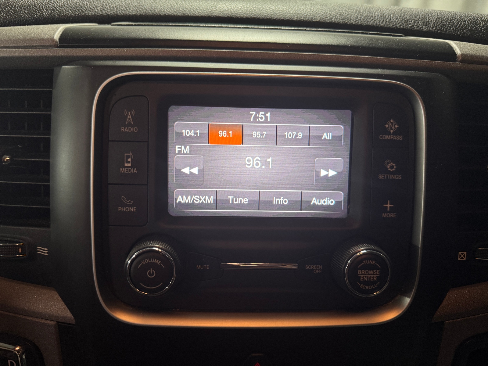 Thumbnail: 2022 RAM 1500 Classic - 4