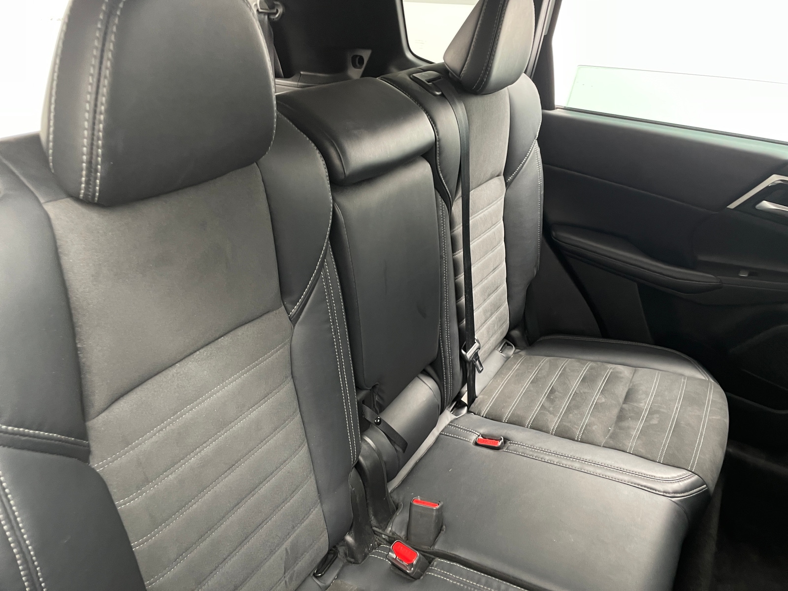Thumbnail: 2023 Mitsubishi Outlander - 5