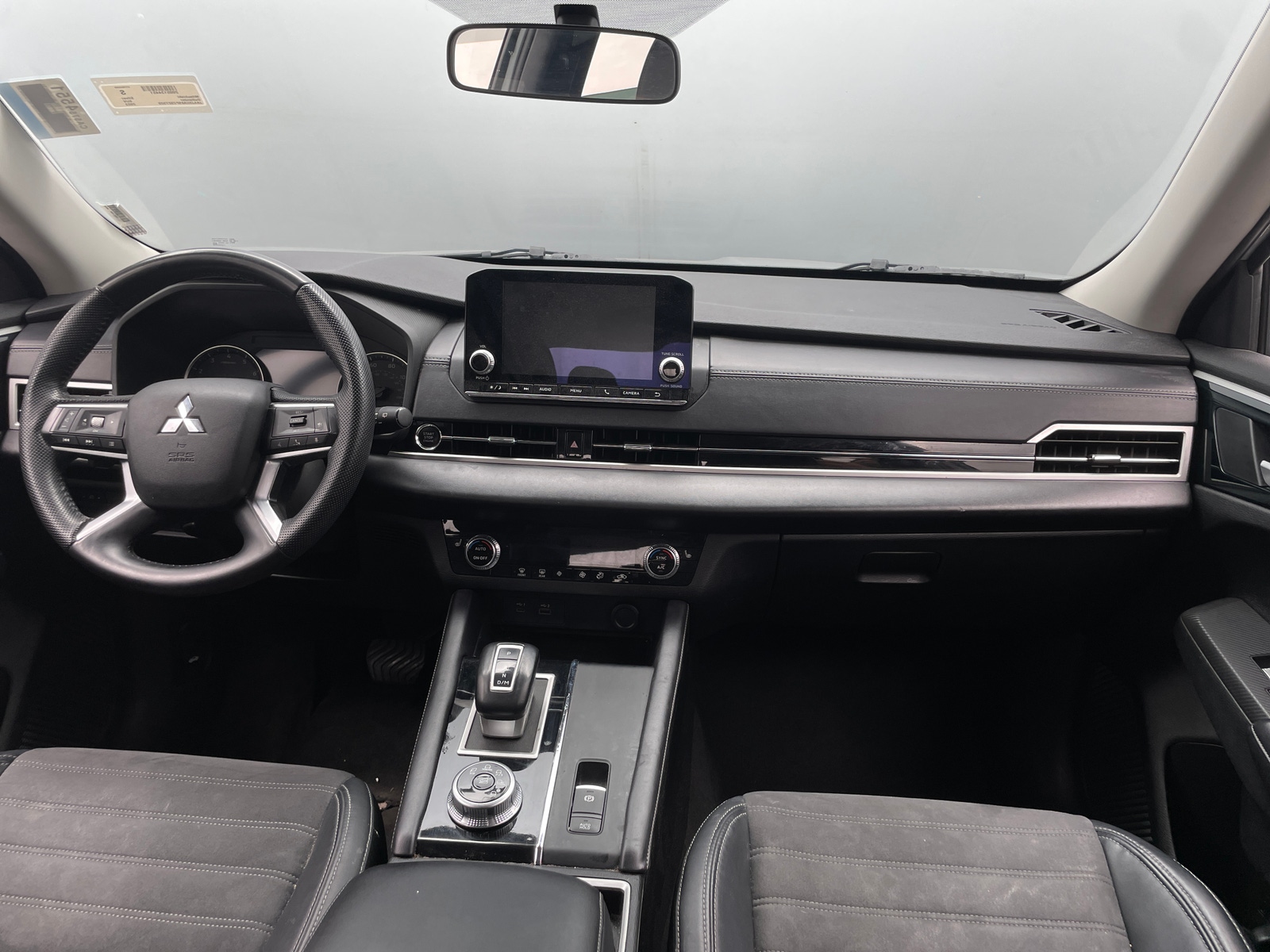 Thumbnail: 2023 Mitsubishi Outlander - 2