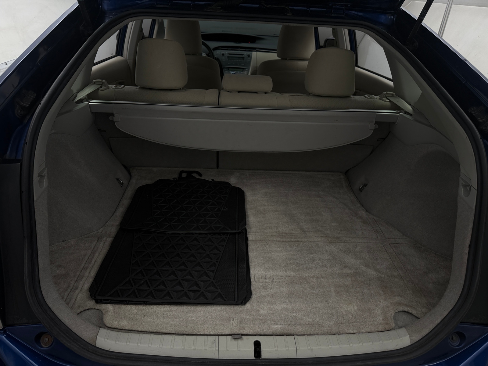 Thumbnail: 2011 Toyota Prius - 7