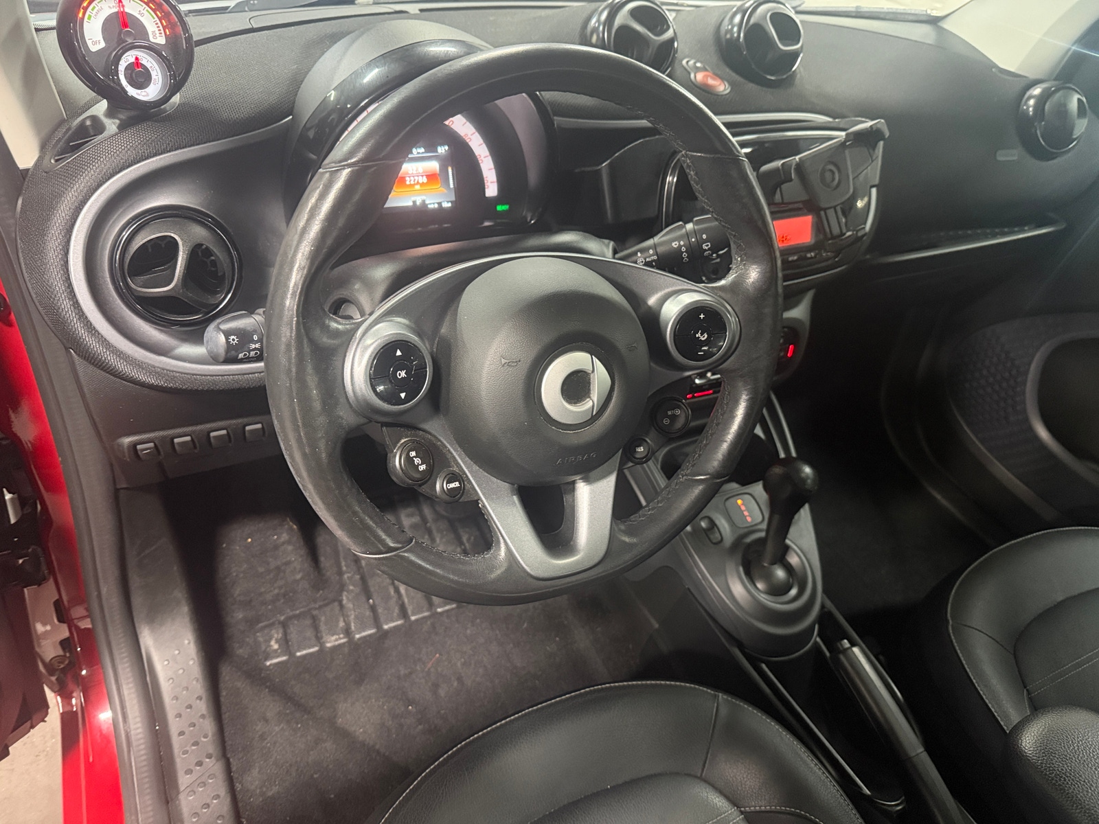 Thumbnail: 2018 smart fortwo - 4