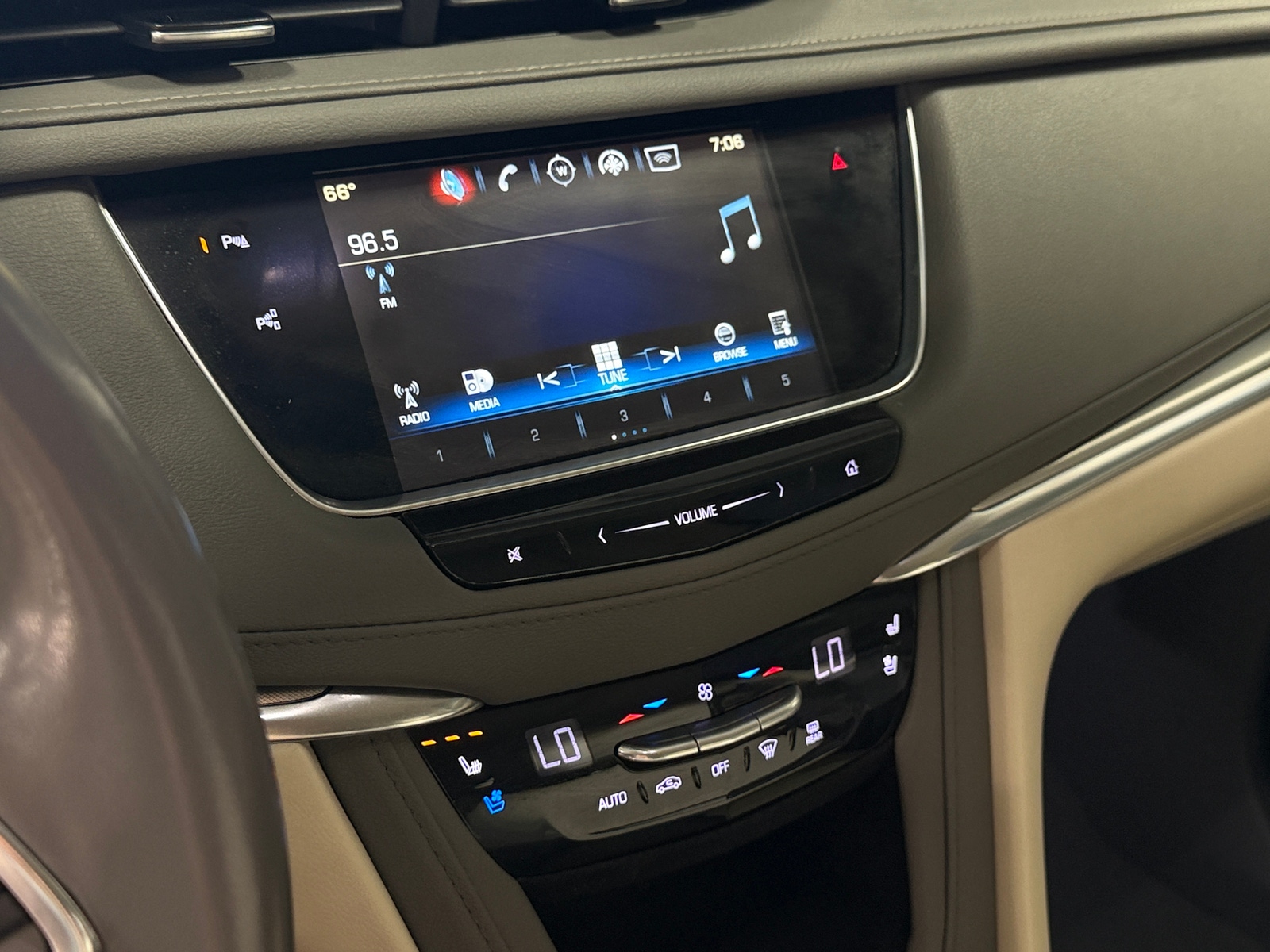 Thumbnail: 2019 Cadillac XT5 - 3