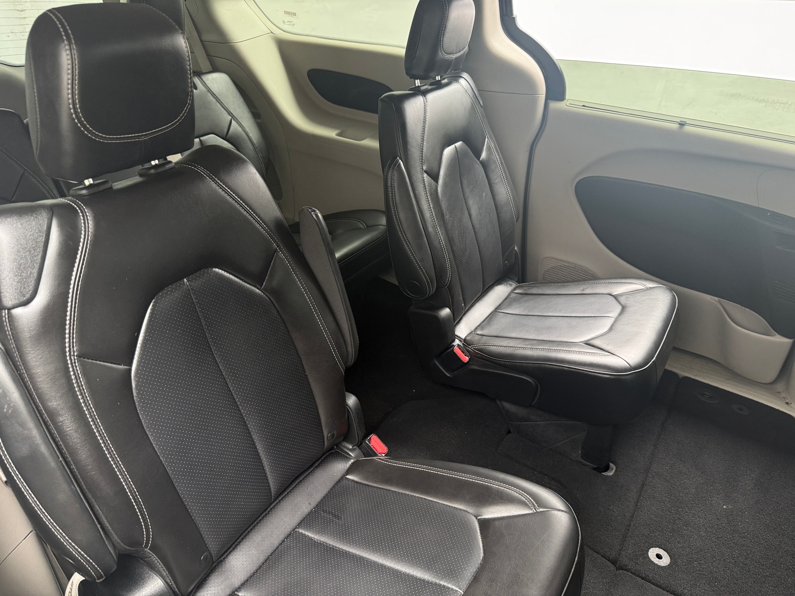 Thumbnail: 2023 Chrysler Pacifica - 5