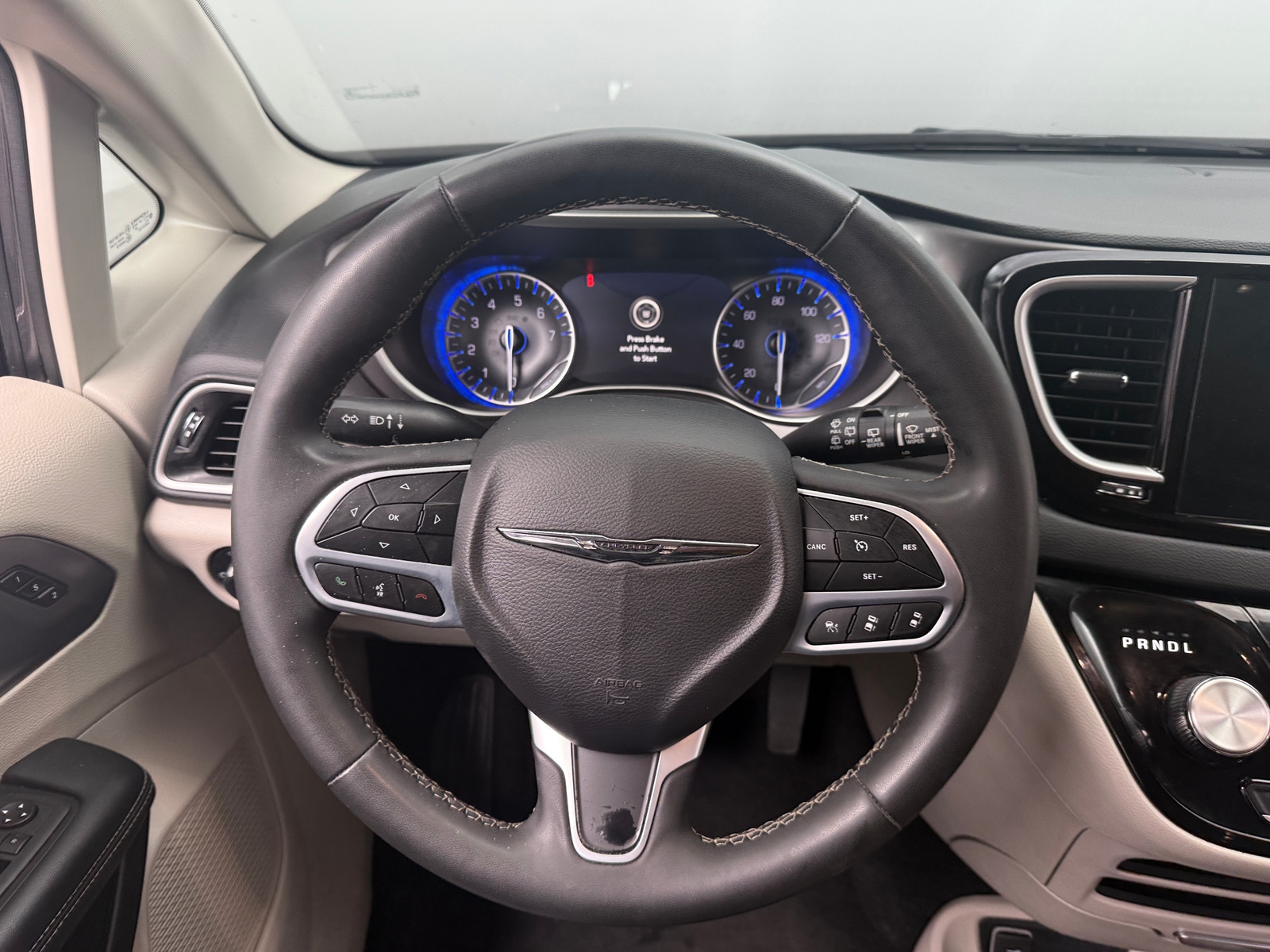 Thumbnail: 2023 Chrysler Pacifica - 4