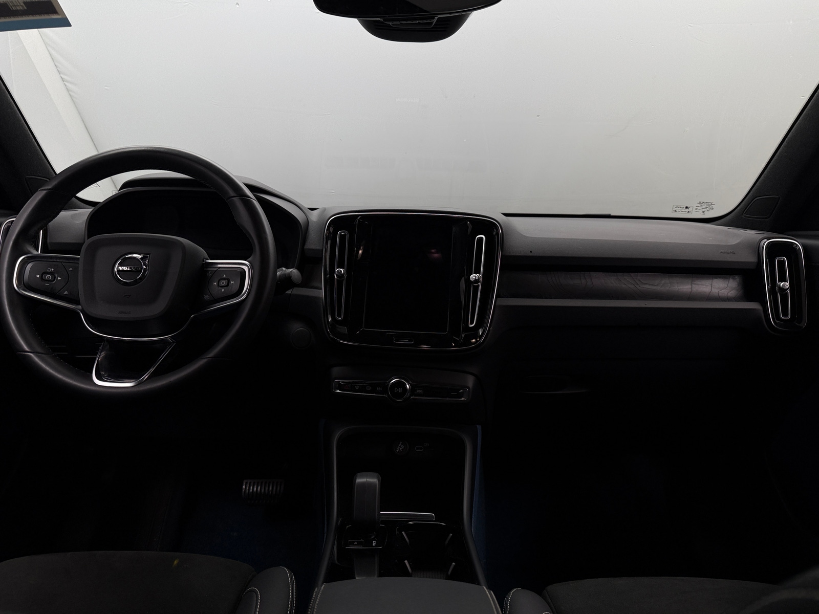 Thumbnail: 2023 Volvo C40 - 2