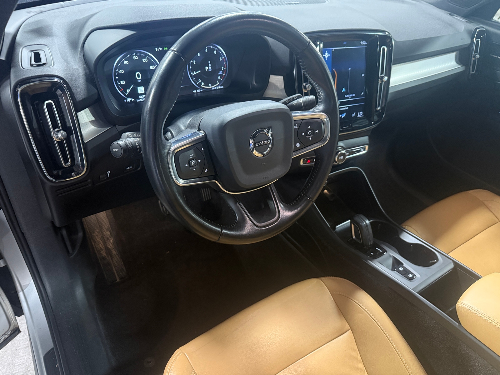Thumbnail: 2019 Volvo XC40 - 4