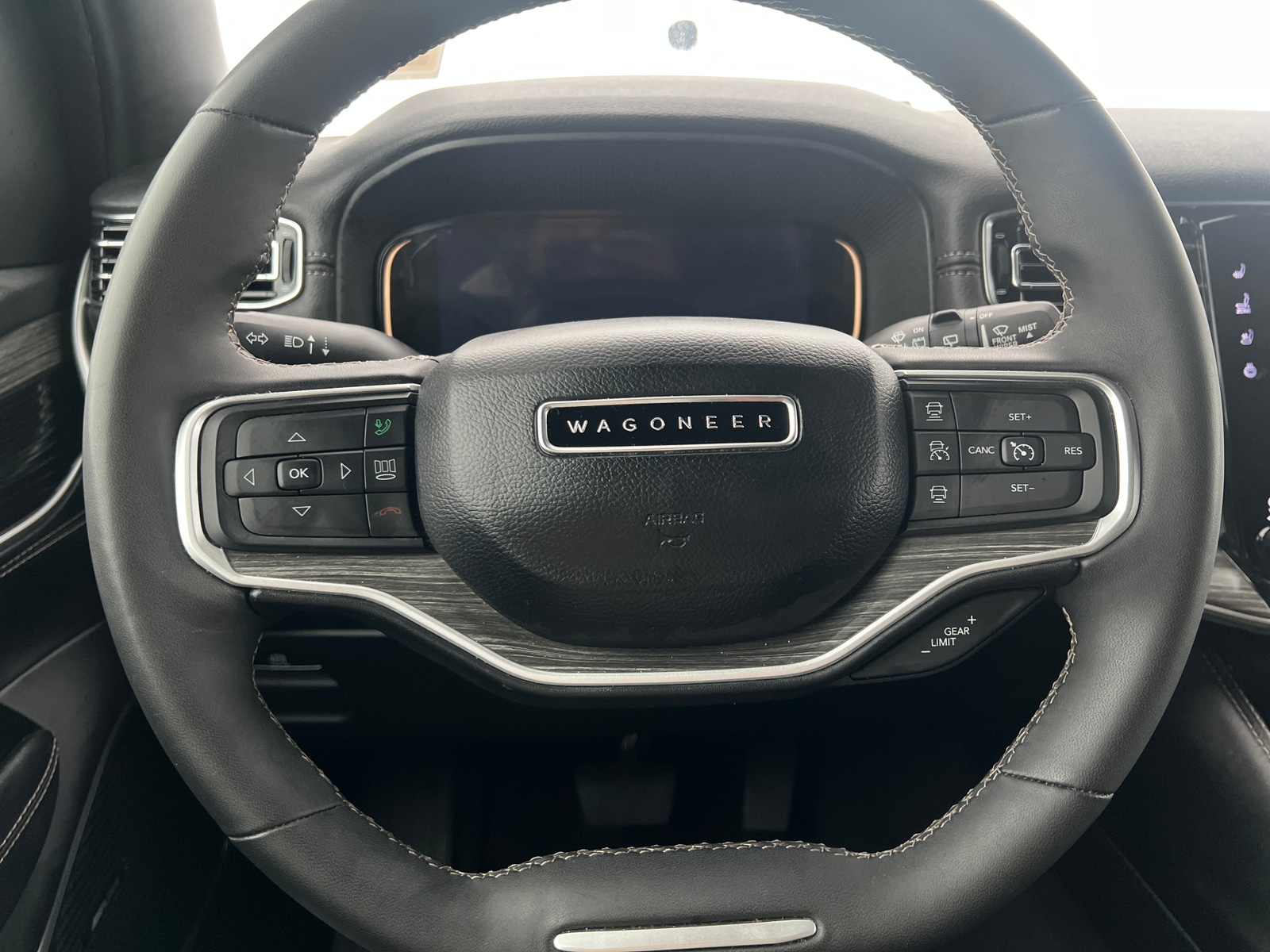 Thumbnail: 2024 Jeep Wagoneer - 4