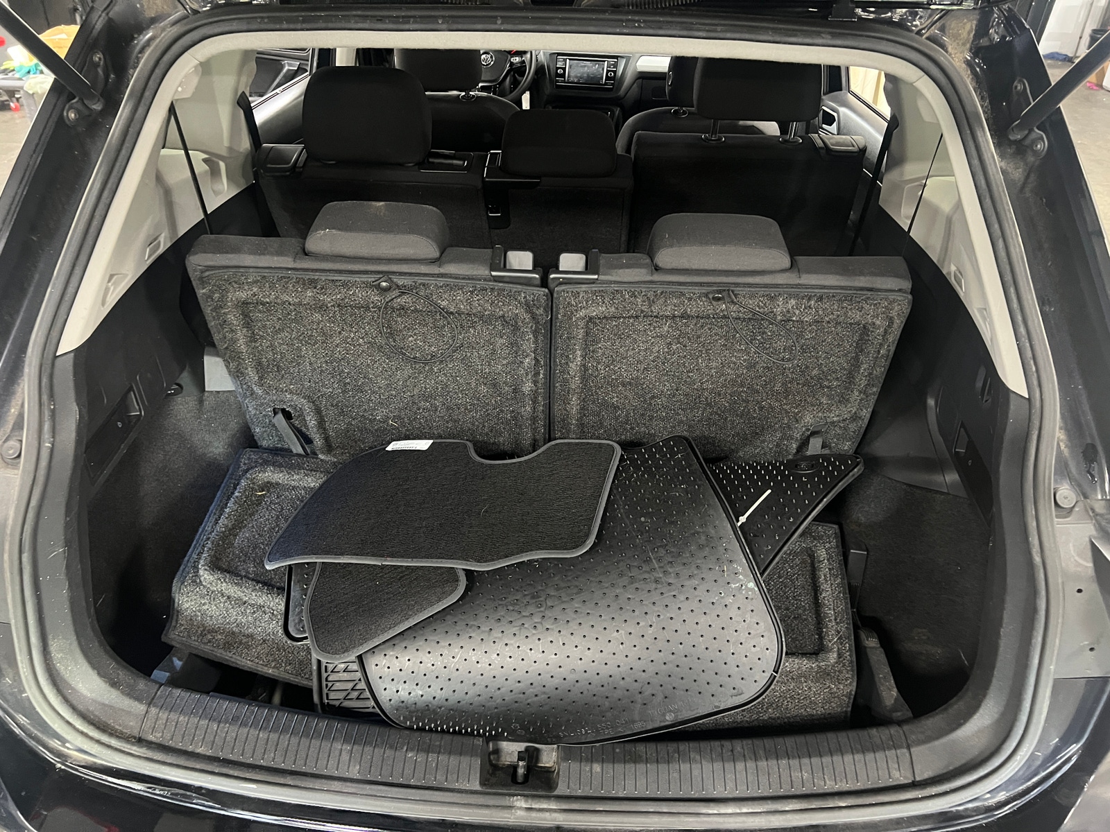 Thumbnail: 2018 Volkswagen Tiguan - 7
