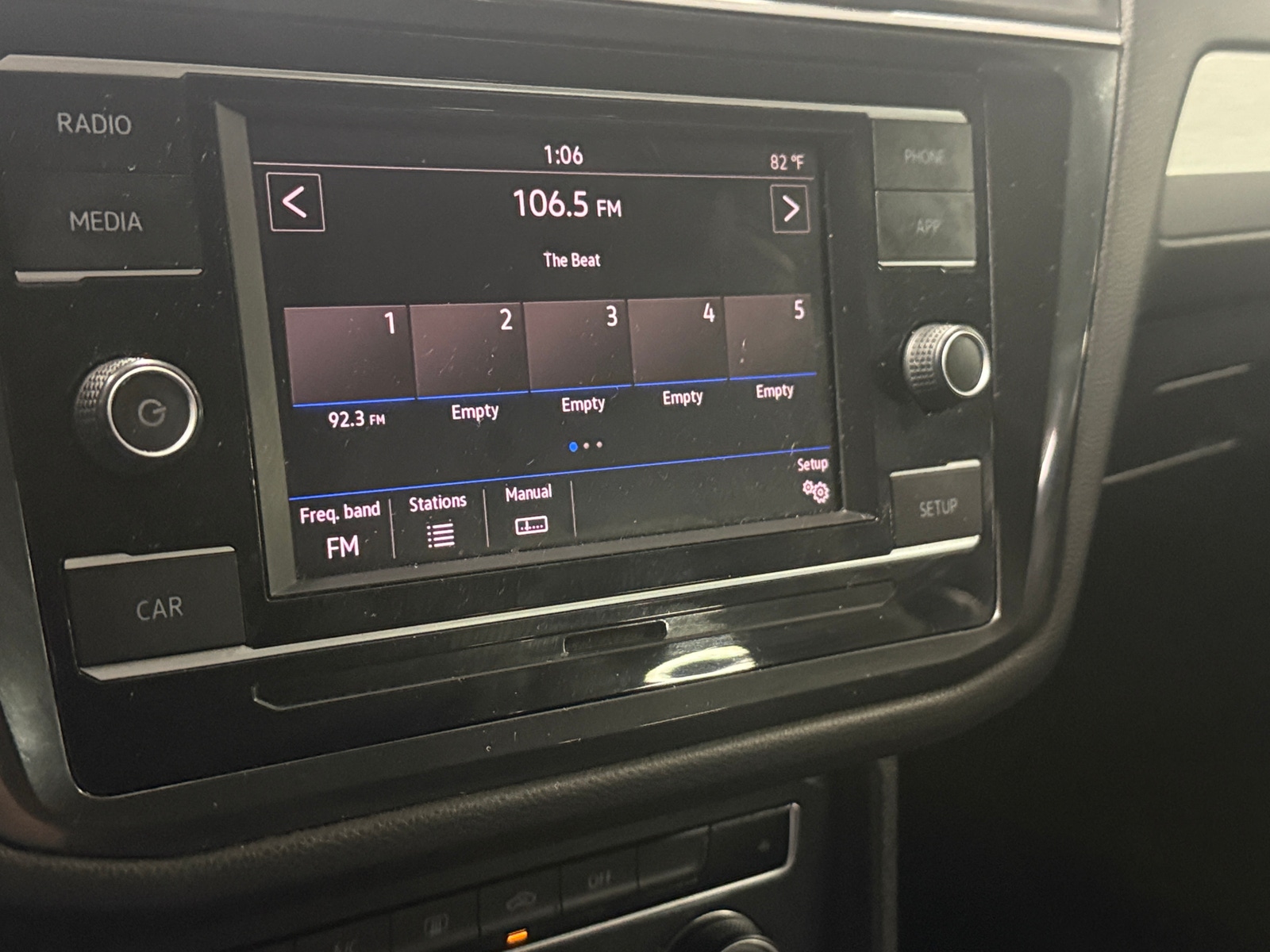 Thumbnail: 2018 Volkswagen Tiguan - 4