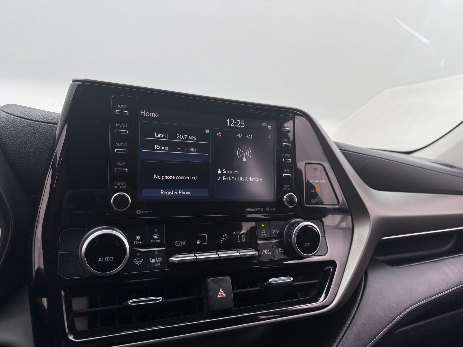 Thumbnail: 2020 Toyota Highlander - 4