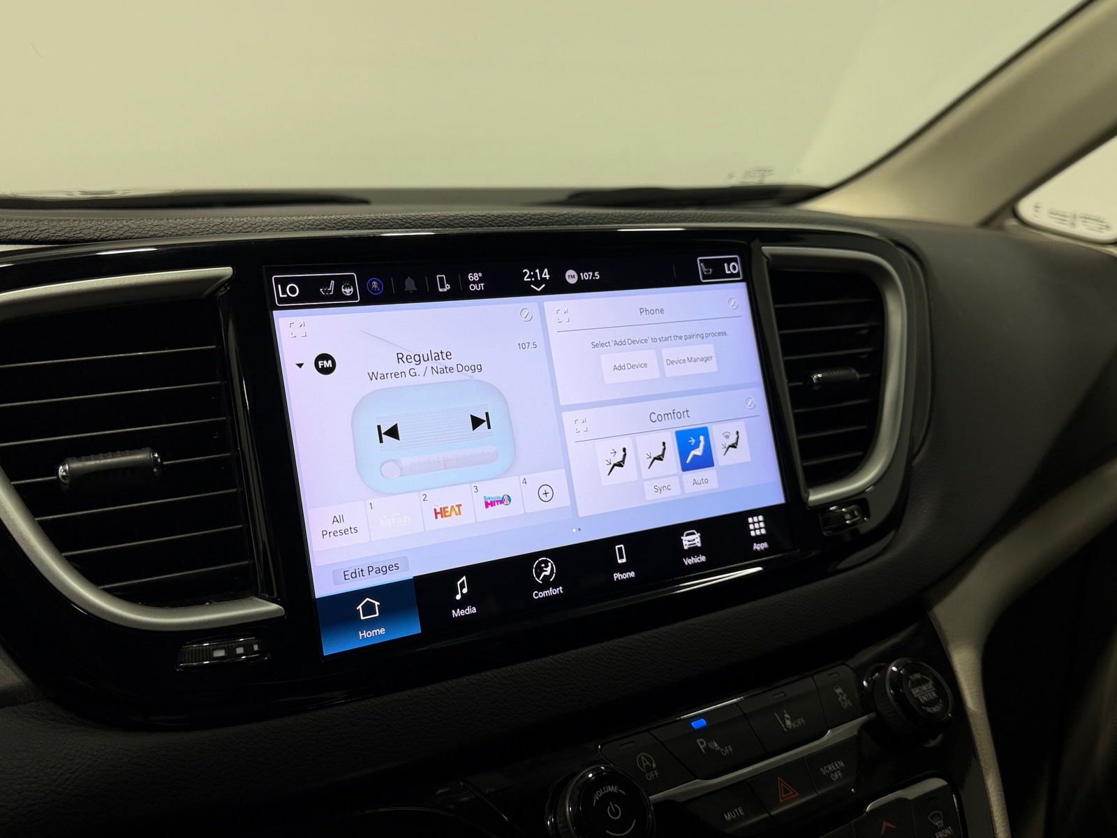 Thumbnail: 2024 Chrysler Pacifica - 3