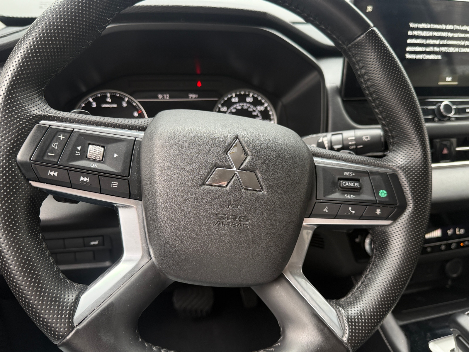 Thumbnail: 2025 Mitsubishi Outlander - 4