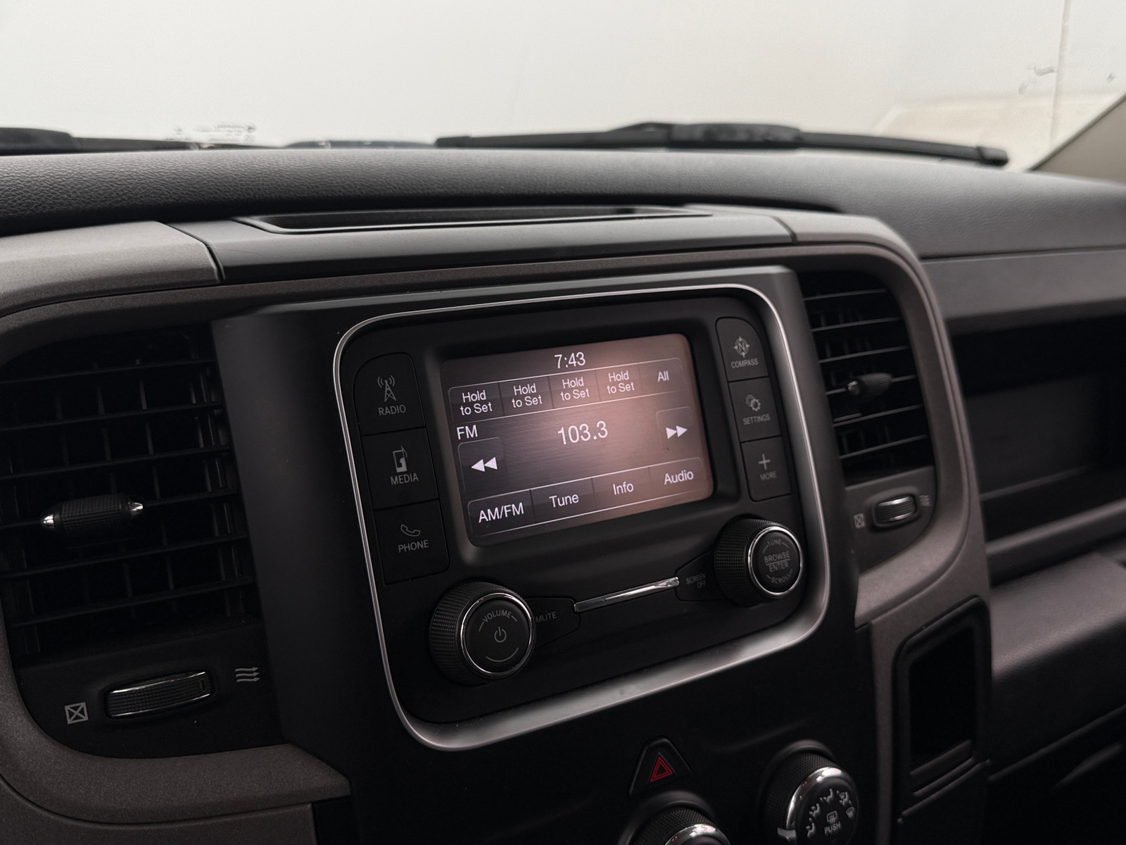 Thumbnail: 2021 RAM 1500 Classic - 4