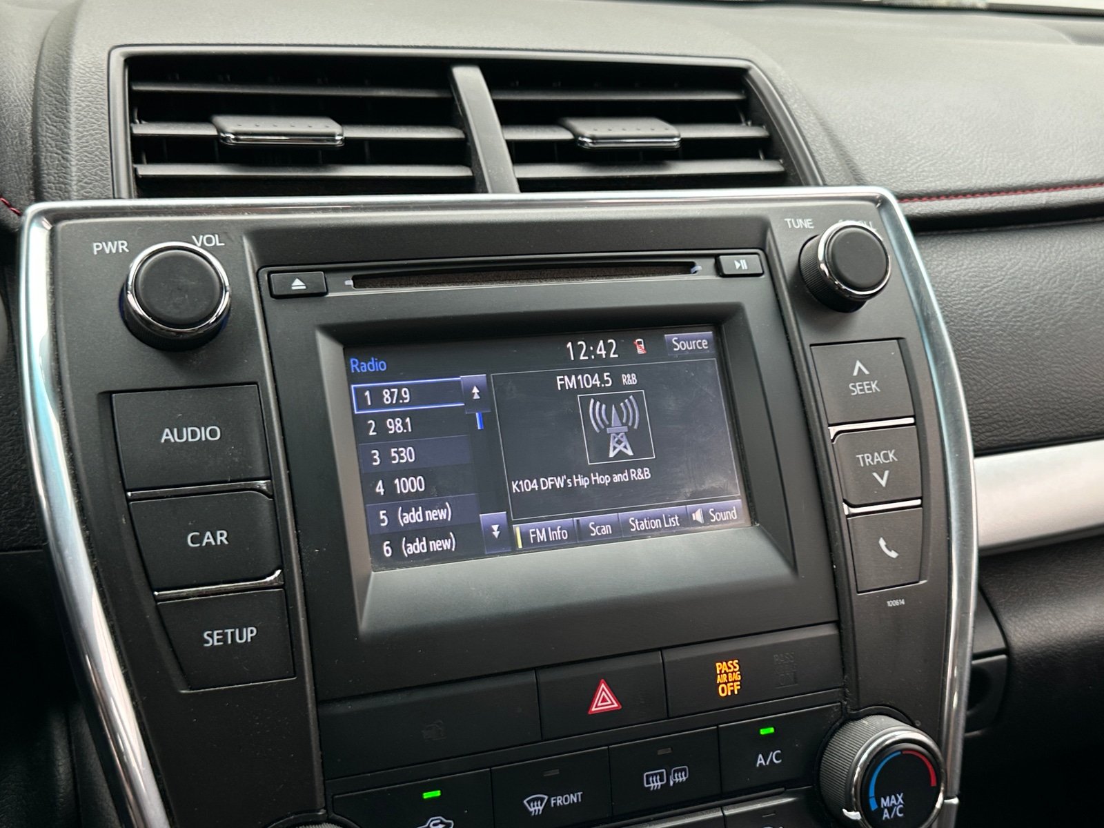 Thumbnail: 2017 Toyota Camry - 4