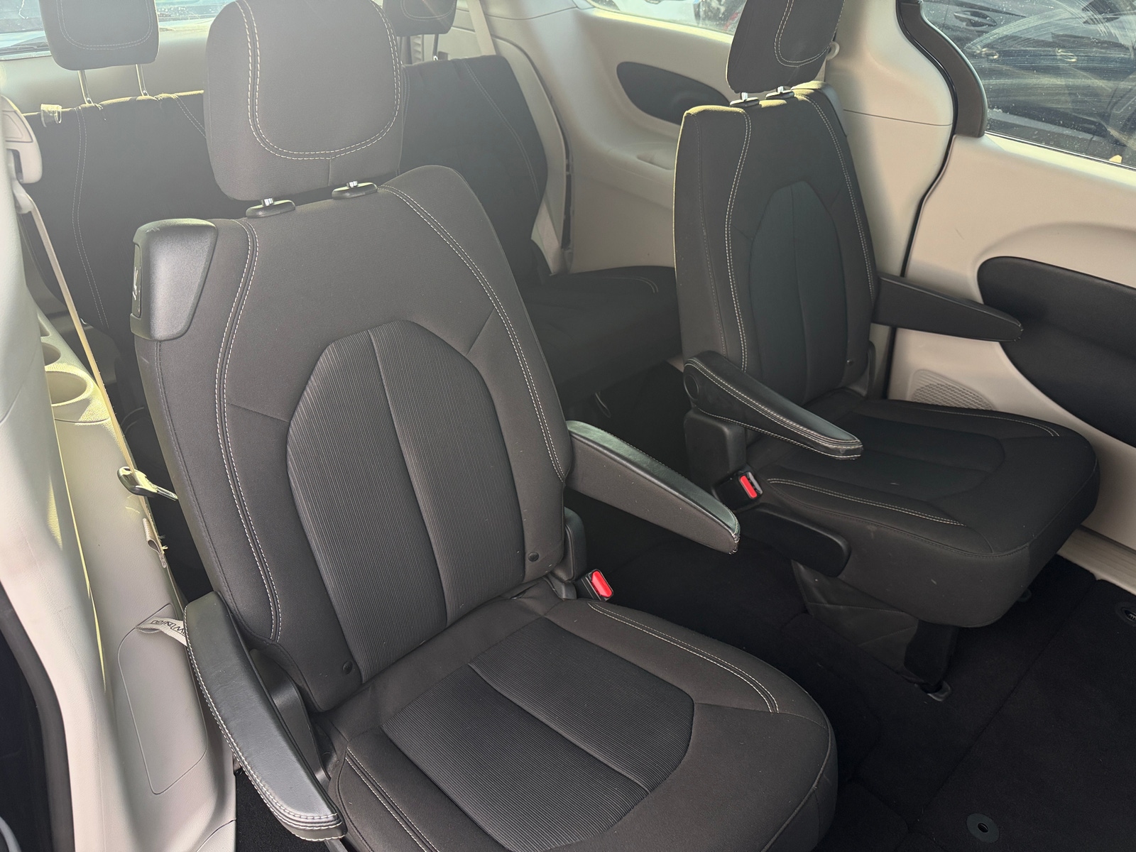 Thumbnail: 2020 Chrysler Voyager - 6