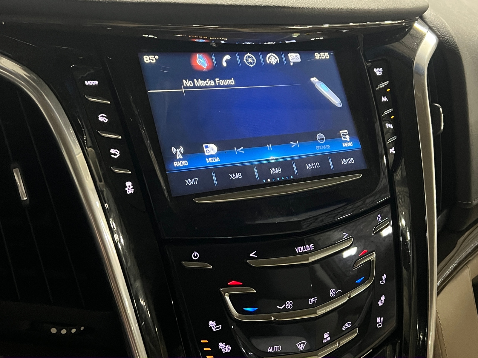 Thumbnail: 2019 Cadillac Escalade - 3